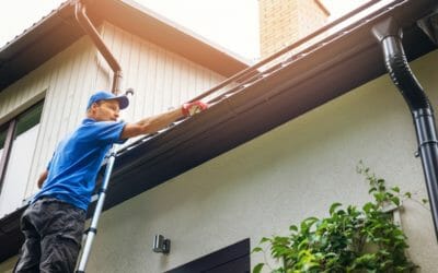 4 Signs of Clogged Gutters and How to Fix Them